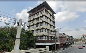 แหม่ม เฮาส์ ข้าวสาร